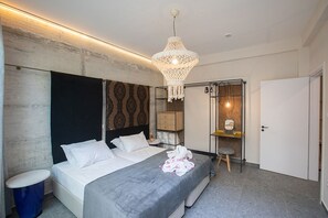 4 bedrooms, in-room safe, iron/ironing board, travel crib - Villa Elvy, Stylish and New 4BDR Protaras Villa with Pool, Close to Fig Tree Bay (Protaras)