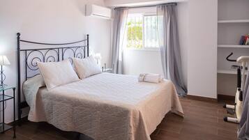 6 dormitorios, tabla de planchar con plancha, cuna de viaje y wifi