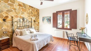 4 quartos, ferros/tábuas de passar roupa, berço de viagem, Wi-Fi