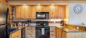 Ski In/Out | Red Cloud Cabin | Big Sky Resort
