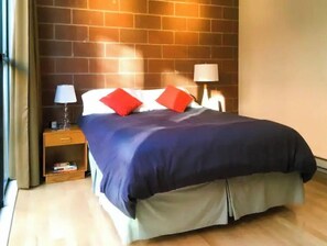 2 bedrooms, iron/ironing board, free WiFi, bed sheets