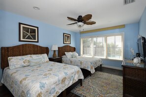 4 habitaciones, caja de seguridad en la habitación y escritorio 