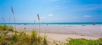 Beautiful Beachfront Home with Private Pool/ Firepit /on the Gulf