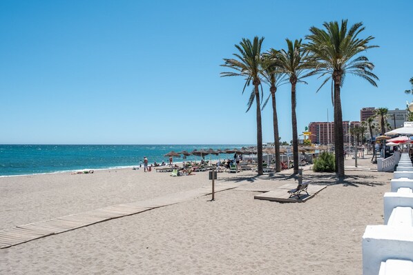 På stranden