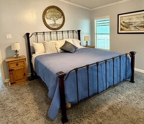 3 bedrooms, desk, iron/ironing board, free WiFi