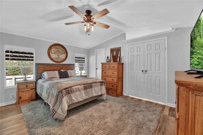 3 Schlafzimmer, Schreibtisch, Bügeleisen/Bügelbrett, kostenloses WLAN