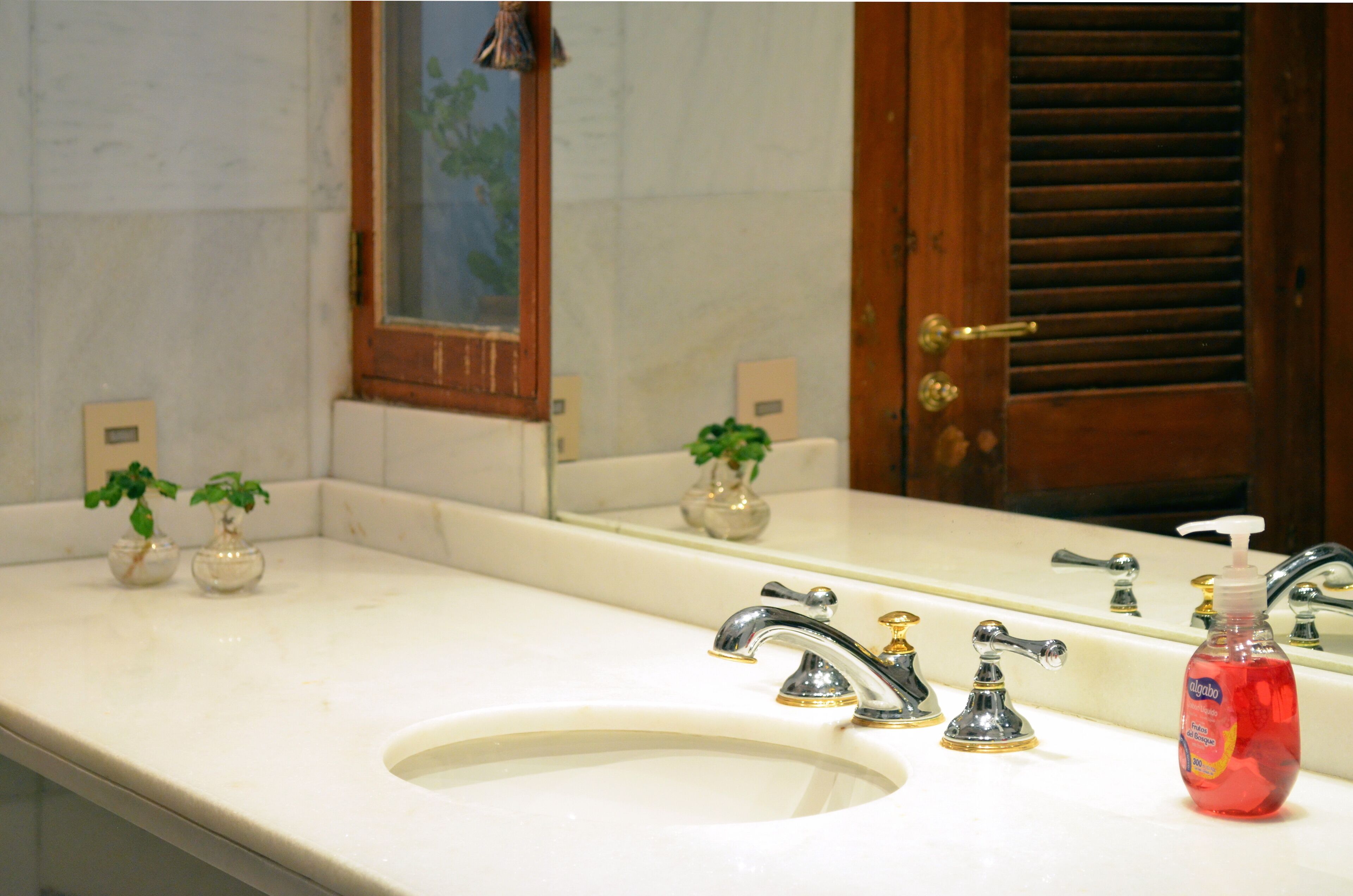 Duschwanne, Haartrockner, Bidet, Handtücher