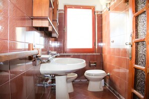 Dusche, Haartrockner, Bidet