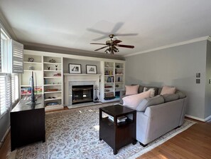Smart TV, fireplace