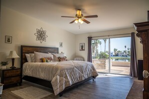 3 bedrooms, iron/ironing board, WiFi, bed sheets - Great open one-story home for family entertaining. Relaxing back concrete porch. (Bullhead City)