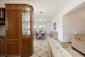 Smart TV, table tennis