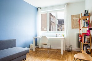 Televisie, boeken en een filmbibliotheek