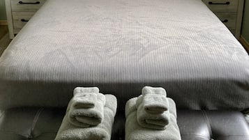 1 bedroom, iron/ironing board, travel crib, WiFi