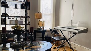 Interior - Great looking Private bedroom with a queen size bed (Fitchburg)