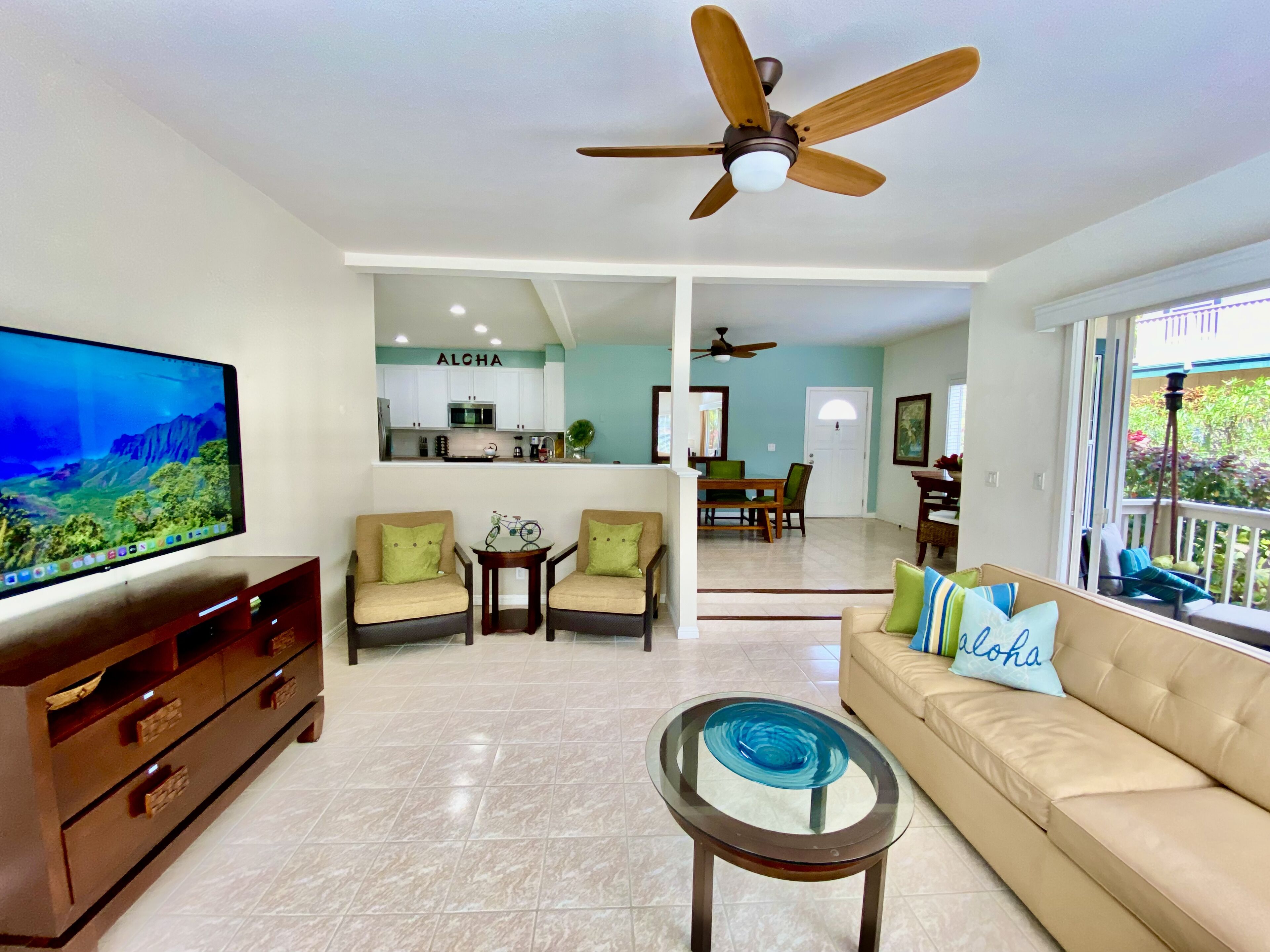 Updated-5 Beds-Downstairs Corner-A/C-3 Pools-6 Minutes to Beaches-Beach Cart