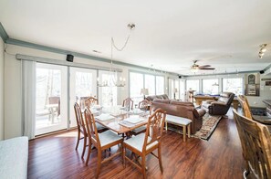 Interior - James Riviera Family Resort, Lynchburg, 4 Suites, HotTub, Boat, Dock, Ramp, Golf (Lynchburg)