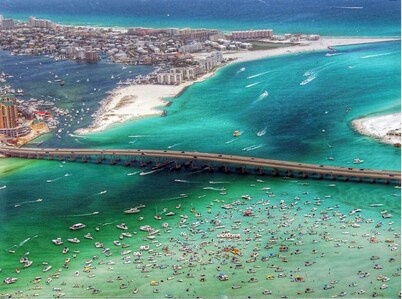 ON BEACH, INSANE VIEWS, OWNER MANAGED, SAVE MONEY, PRIVATE BEACH , DESTIN FL !!!