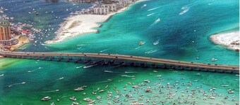 ON BEACH, INSANE VIEWS, OWNER MANAGED, SAVE MONEY, PRIVATE BEACH , DESTIN FL !!!
