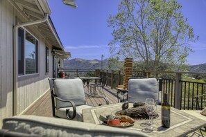 Outdoor dining - Hot tub, firepit & Gameroom. Near San luis Obispo, Pismo beach, Avila. Pets OK! (Arroyo Grande)