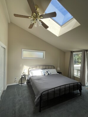 5 bedrooms, desk, iron/ironing board, travel cot