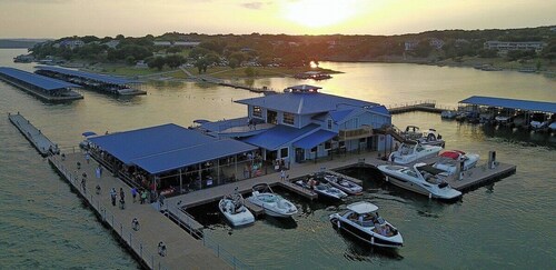 Lake Travis townhome-Pool-Marina-Boat ramp-Golf