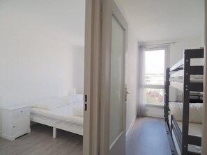 2 bedrooms, free WiFi - Large T3 in city center with WIFI, private parking (LA GRANDE MOTTE)