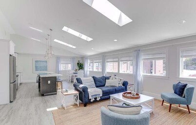 Elegant Thames St. Loft w/ View of Town and Harbor