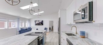 Elegant Thames St. Loft w/ View of Town and Harbor
