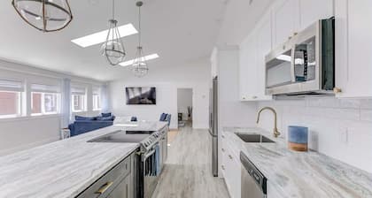 Elegant Thames St. Loft w/ View of Town and Harbor