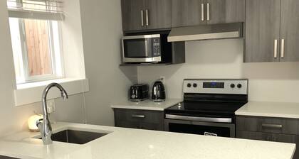 A - Modern Cozy Room w Private Entrance & Washroom