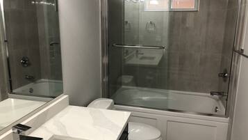 Combined shower/bathtub, hair dryer, towels, soap