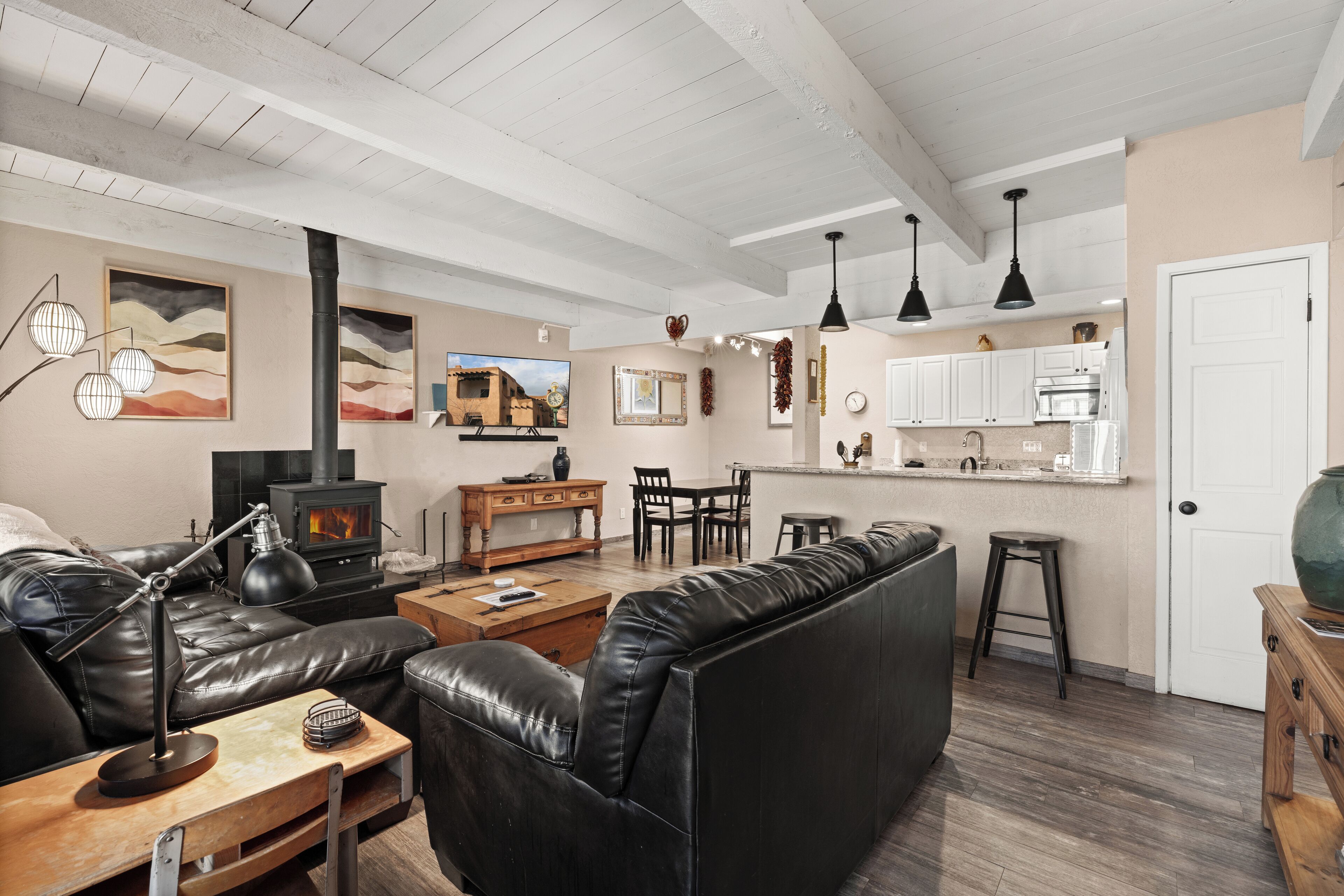 Smart TV, fireplace, DVD player, books