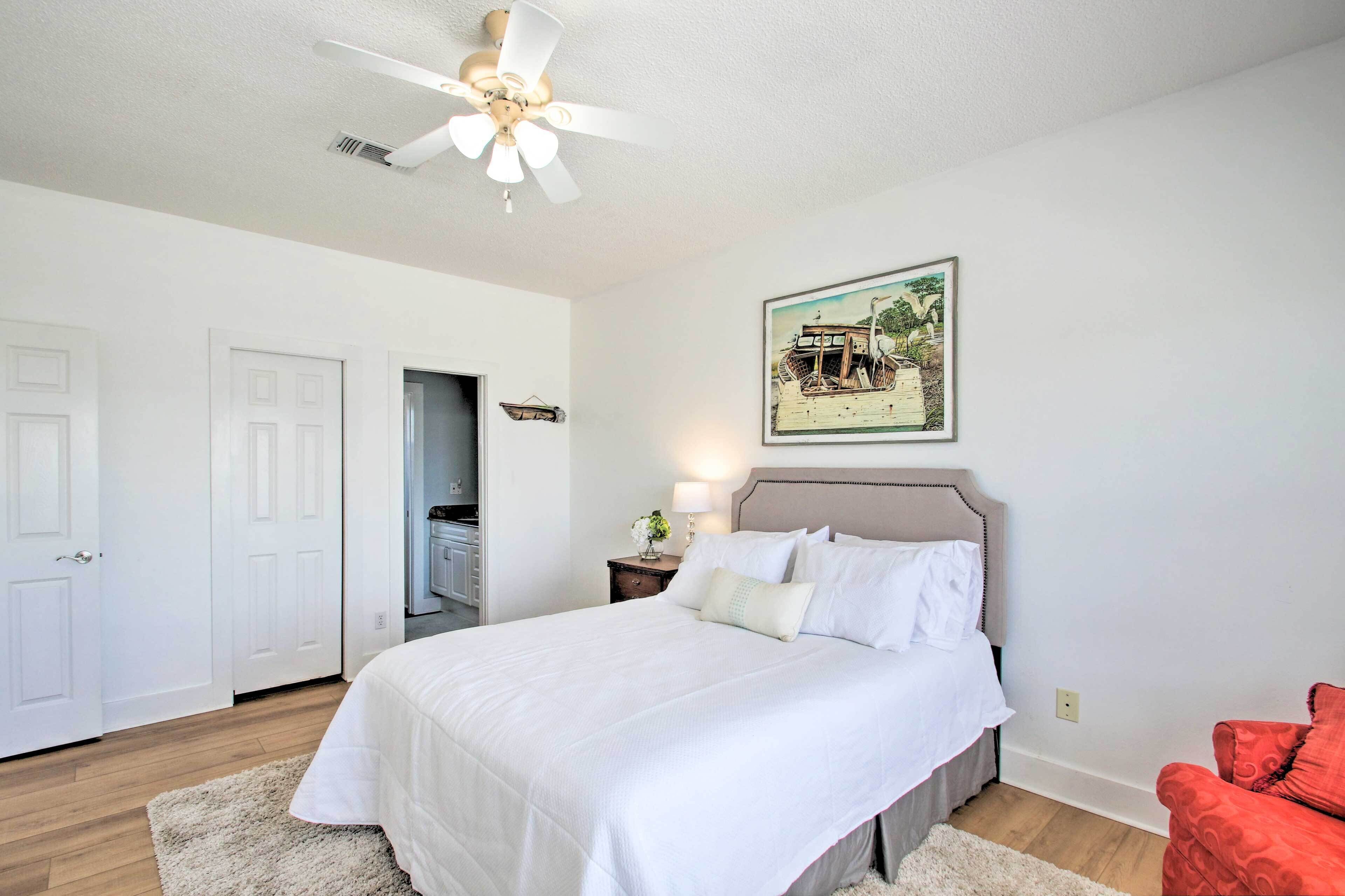3 bedrooms, desk, iron/ironing board, free Internet