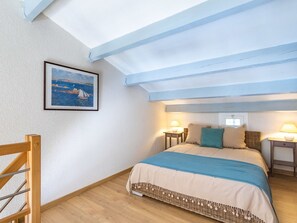 1 bedroom, iron/ironing board, travel crib, WiFi - Cosy apartment for 4 guests with pool, WIFI, TV and balcony (Rayol-canadel-sur-mer)