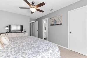 3 bedrooms, iron/ironing board, free WiFi, bed sheets - Spacious 4-Bedroom Retreat & Pet-Friendly Fenced Yard! (Warner Robins)