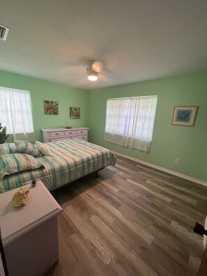 3 bedrooms, iron/ironing board, free WiFi, bed sheets