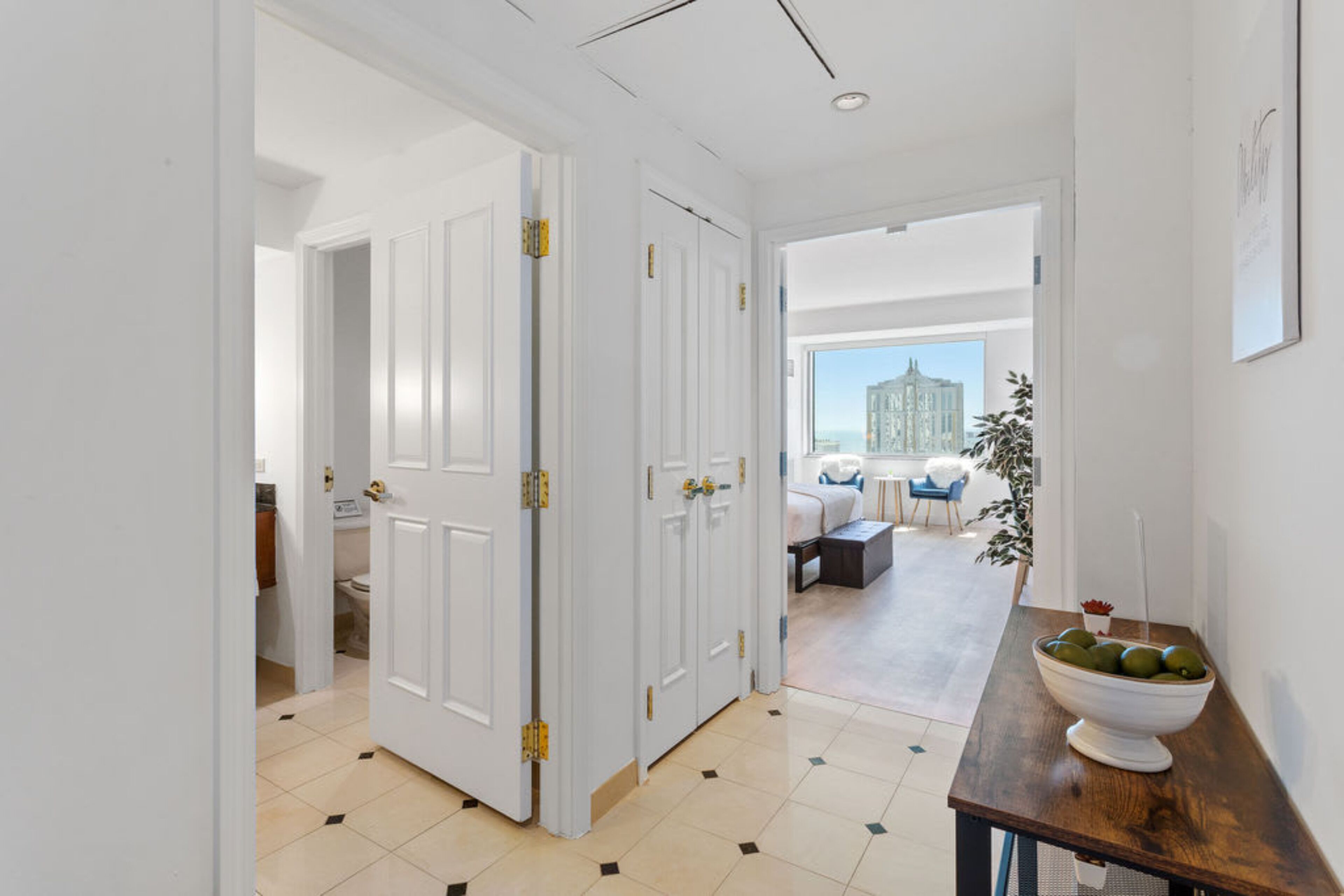 笔记本电脑工作区、遮光窗帘、熨斗/熨衣板、免费 WiFi