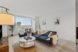 43-inch Smart TV with digital channels, TV, Netflix - CozySuites at Showboat (Atlantic City)