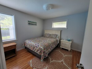 3 slaapkamers, een strijkplank/strijkijzer, gratis wifi, beddengoed