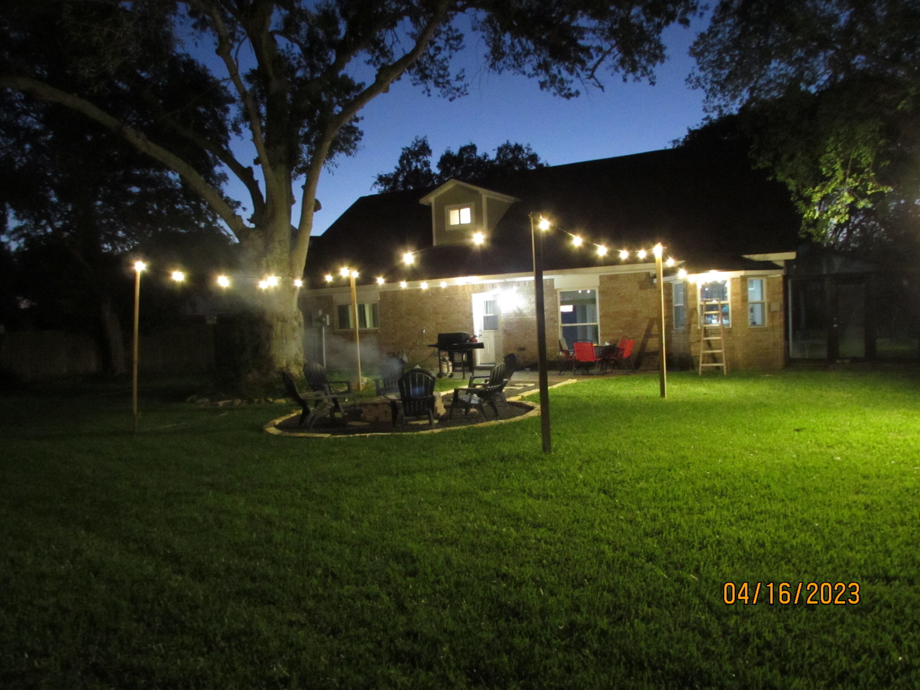 Bring the Family/ Large Backyard/ close to Kemah Boardwalk & Space Center