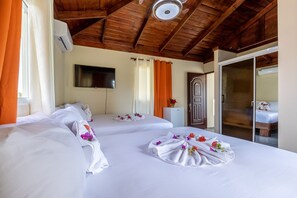 Egyptian cotton sheets, premium bedding, down comforters, pillowtop beds - Hotel Turistico Marian (Las Terrenas)