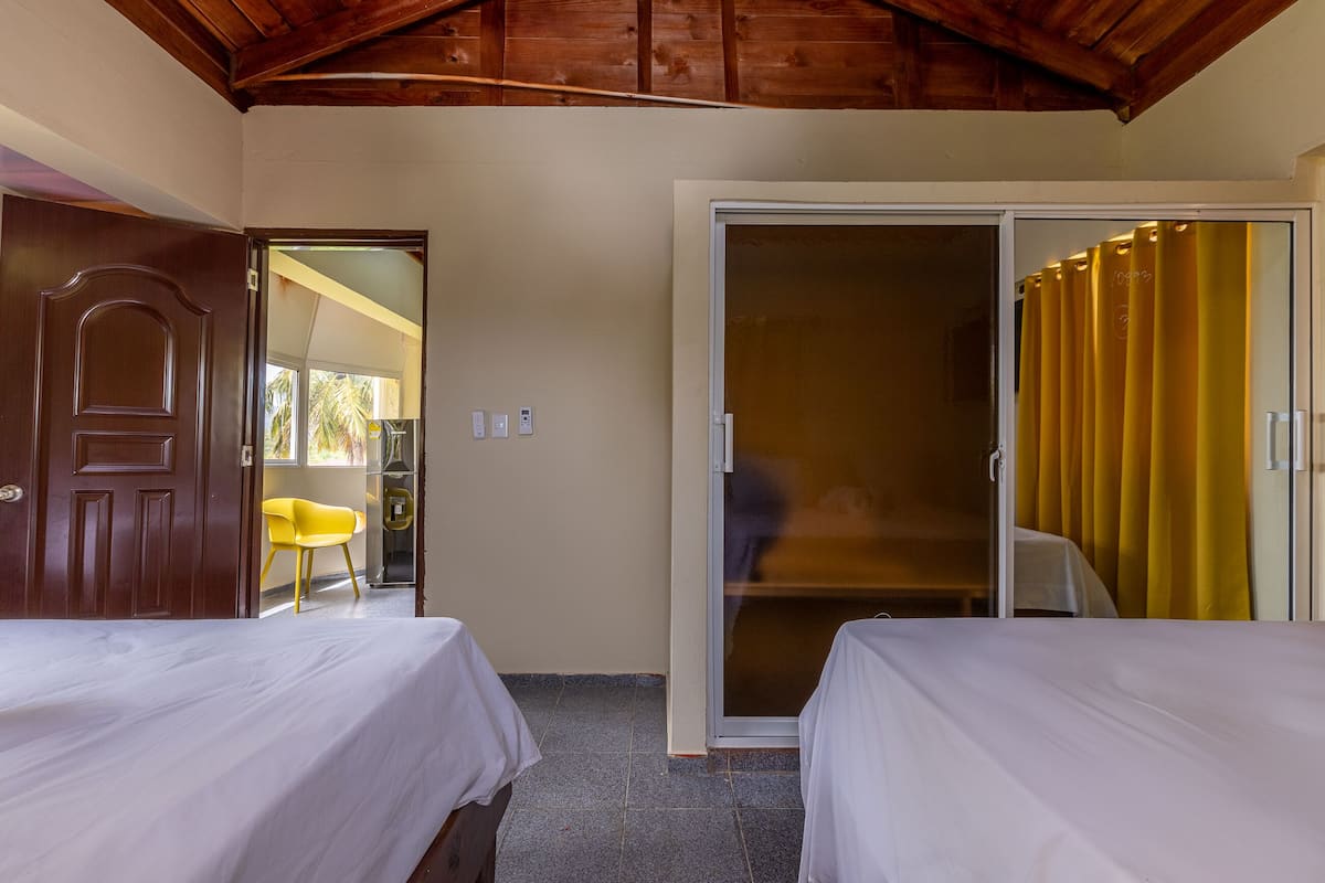 1 bedroom, Egyptian cotton sheets, premium bedding, down duvets
