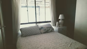 3 quartos, ferros/tábuas de passar roupa, acesso à internet