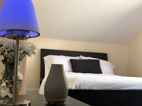 4 bedrooms, desk, iron/ironing board, WiFi