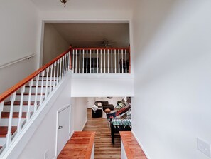 Interior - Bright and Spacious Maple Fork (Mt Hope)