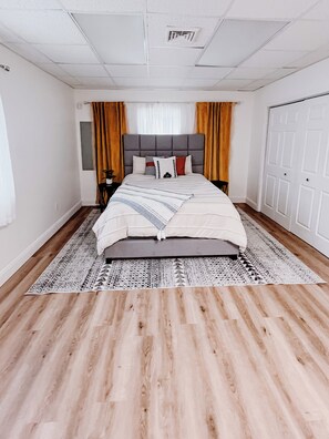 4 bedrooms, in-room safe, desk, WiFi - Bright and Spacious Maple Fork (Mt Hope)