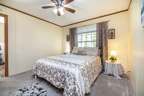 2 habitaciones, escritorio, tabla de planchar con plancha y wifi gratis 