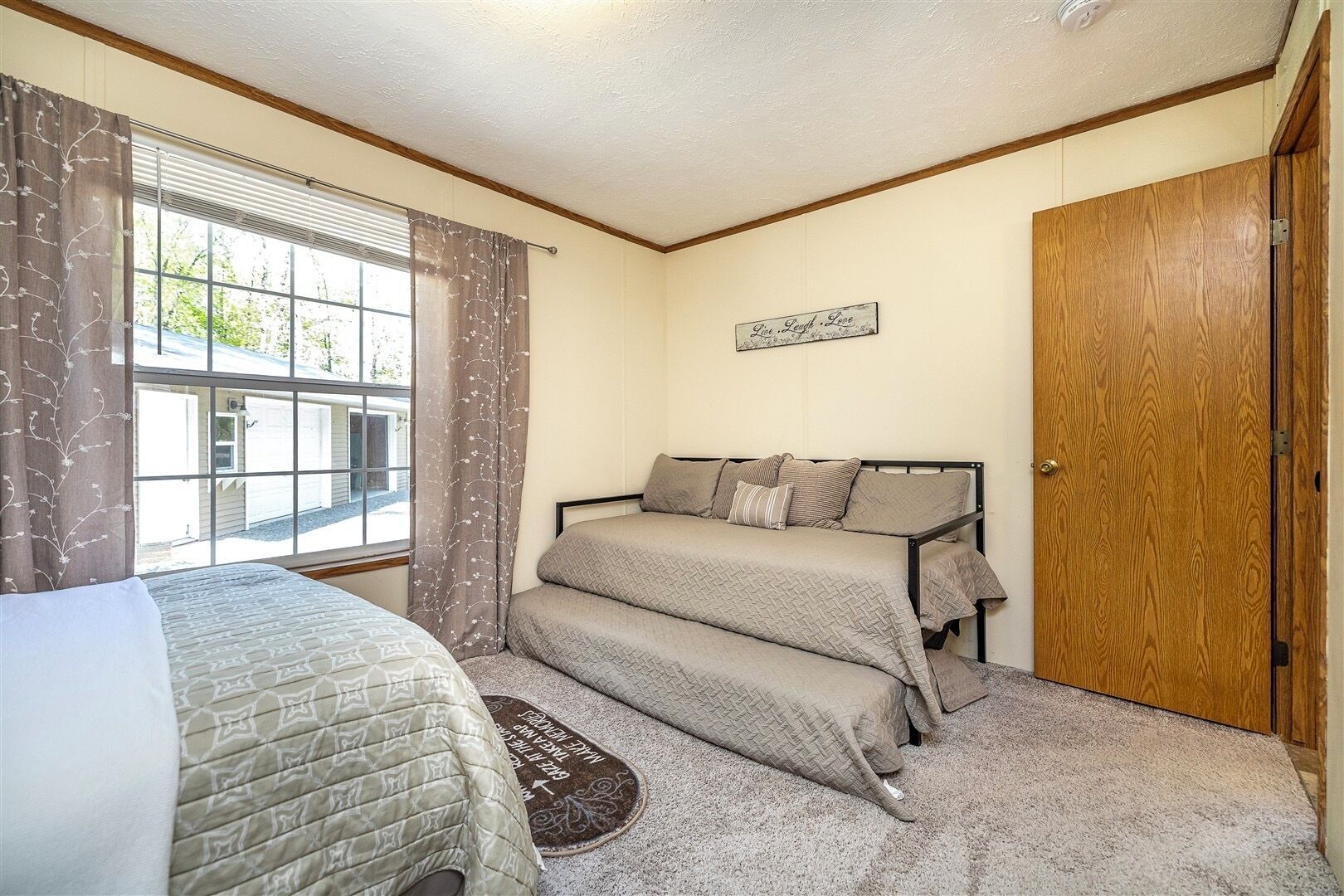 2 bedrooms, desk, iron/ironing board, free WiFi