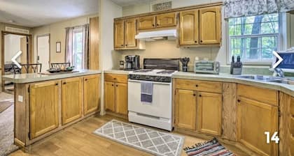 Hatfield Cabin w/ heated 2 stall garage on UTV trails w/ample parking!