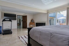 3 bedrooms, travel crib, free WiFi, bed sheets